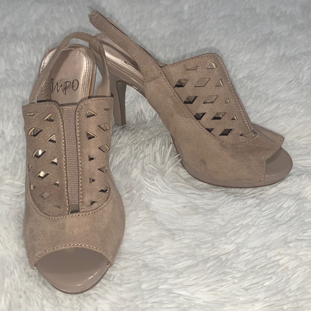 Crown Vintage Size 6M open toe heels.